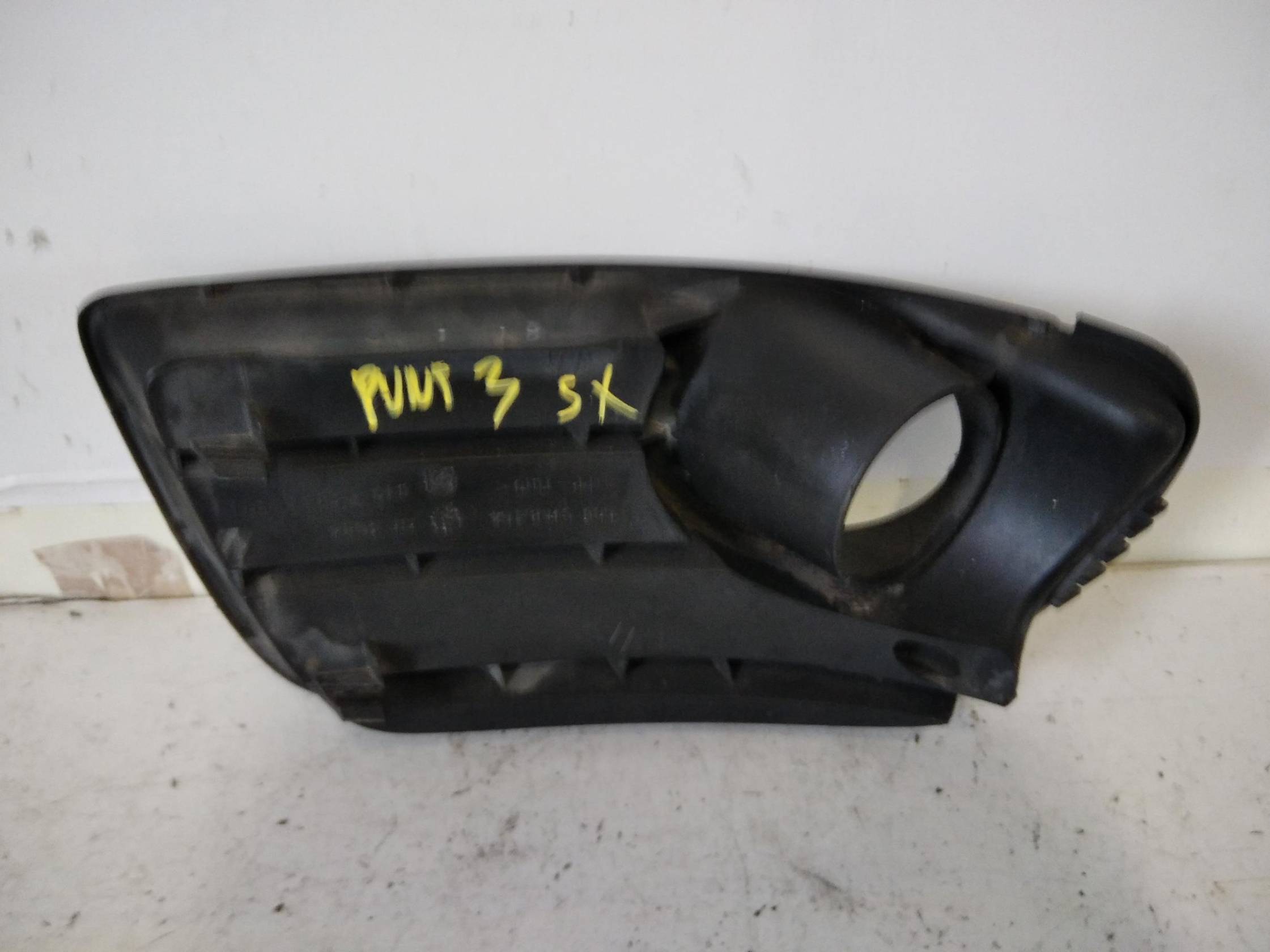 Griglia lat. paraurti ant. sx.